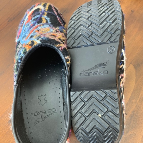 Size 37 Dansko Shoe - Picture 2 of 4